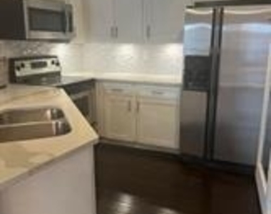 1010 Allen Street - Photo Thumbnail 2