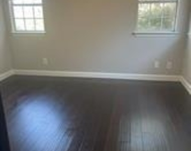 1010 Allen Street - Photo Thumbnail 6