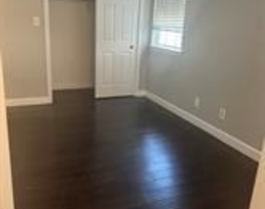1010 Allen Street - Photo Thumbnail 16
