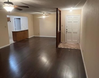 121 Wildwood Drive - Photo Thumbnail 5