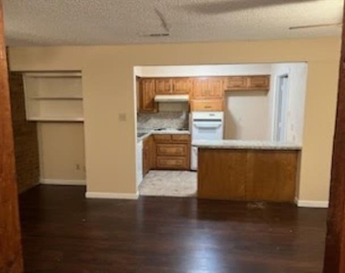 121 Wildwood Drive - Photo Thumbnail 8