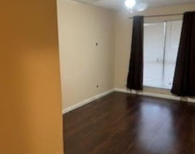 121 Wildwood Drive - Photo Thumbnail 7