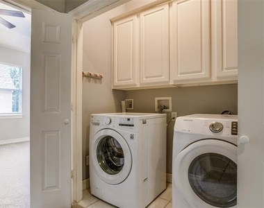 3951 N Hall Street - Photo Thumbnail 26
