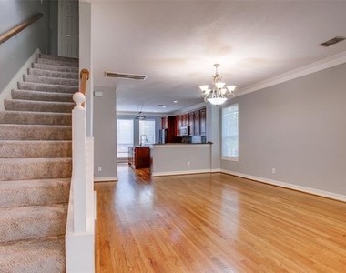 3951 N Hall Street - Photo Thumbnail 9