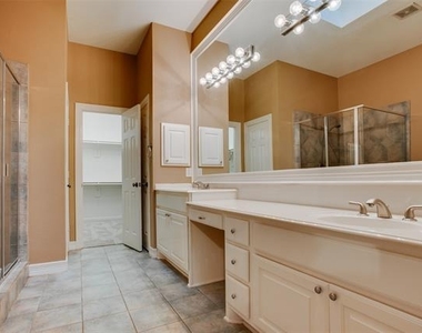 3951 N Hall Street - Photo Thumbnail 22