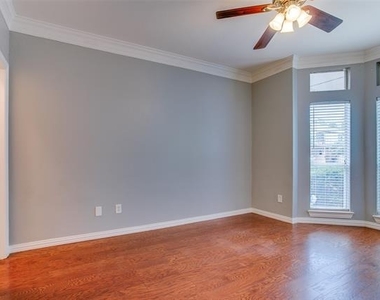 3951 N Hall Street - Photo Thumbnail 3