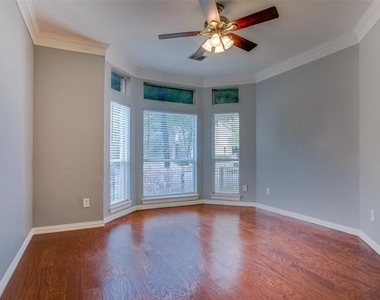 3951 N Hall Street - Photo Thumbnail 4