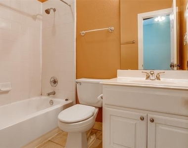 3951 N Hall Street - Photo Thumbnail 17
