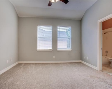 3951 N Hall Street - Photo Thumbnail 19