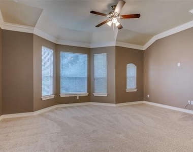 3951 N Hall Street - Photo Thumbnail 20