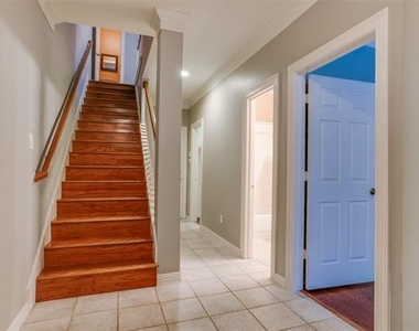 3951 N Hall Street - Photo Thumbnail 2