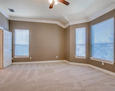 3951 N Hall Street - Photo Thumbnail 21
