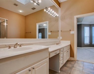 3951 N Hall Street - Photo Thumbnail 24