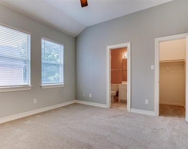 3951 N Hall Street - Photo Thumbnail 18