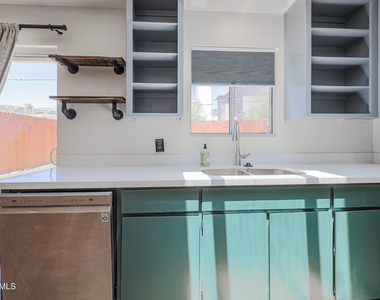 9854 N 1st Street - Photo Thumbnail 7