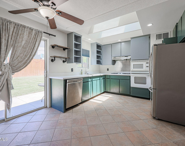 9854 N 1st Street - Photo Thumbnail 2