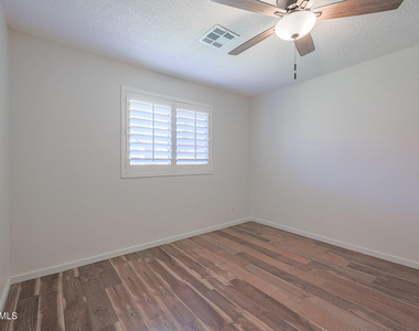 9854 N 1st Street - Photo Thumbnail 16