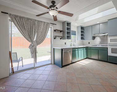 9854 N 1st Street - Photo Thumbnail 3