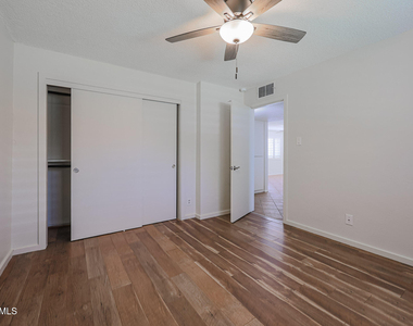 9854 N 1st Street - Photo Thumbnail 17