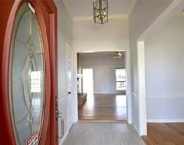 16 Lee Circle - Photo Thumbnail 1