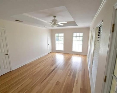 16 Lee Circle - Photo Thumbnail 7