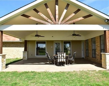 16 Lee Circle - Photo Thumbnail 10