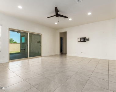 11018 E Thatcher Avenue - Photo Thumbnail 7