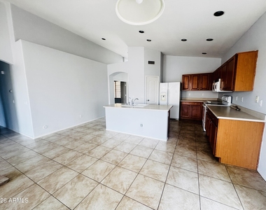 3560 E Feather Avenue - Photo Thumbnail 7