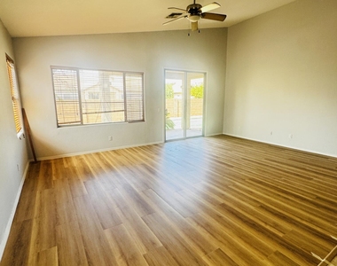 3560 E Feather Avenue - Photo Thumbnail 10