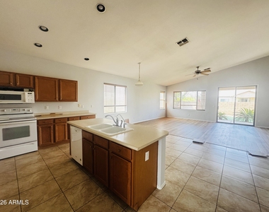 3560 E Feather Avenue - Photo Thumbnail 8