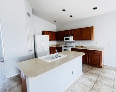 3560 E Feather Avenue - Photo Thumbnail 6