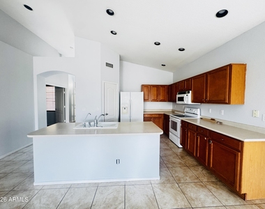 3560 E Feather Avenue - Photo Thumbnail 5