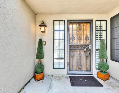 8889 E Meadow Hill Drive - Photo Thumbnail 2