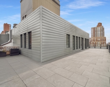 East 80th Street - Photo Thumbnail 9