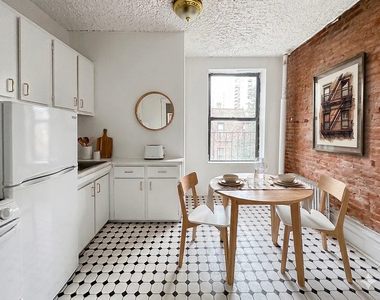 325 East 89th Street - Photo Thumbnail 7
