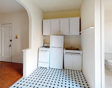 325 East 89th Street - Photo Thumbnail 1