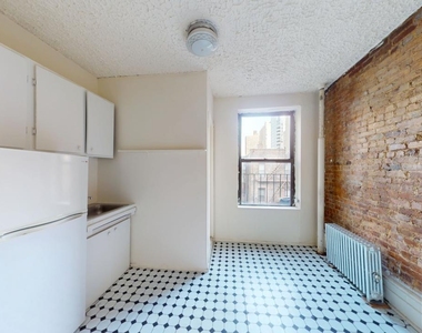 325 East 89th Street - Photo Thumbnail 3