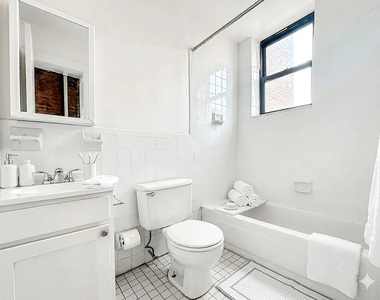 325 East 89th Street - Photo Thumbnail 4