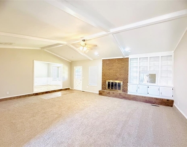 121 W Vail Drive - Photo Thumbnail 4