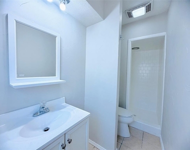 121 W Vail Drive - Photo Thumbnail 16