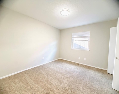 121 W Vail Drive - Photo Thumbnail 22