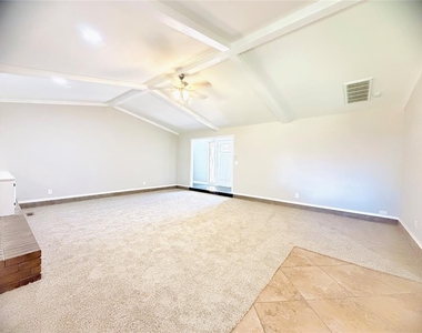 121 W Vail Drive - Photo Thumbnail 7