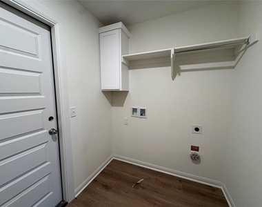 9104 Blackfork Street - Photo Thumbnail 9