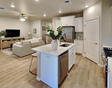 7020 Labelle Drive - Photo Thumbnail 9