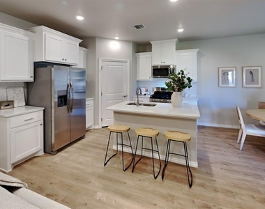 7020 Labelle Drive - Photo Thumbnail 6