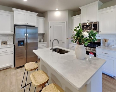 7020 Labelle Drive - Photo Thumbnail 4
