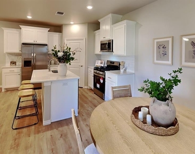 7020 Labelle Drive - Photo Thumbnail 8