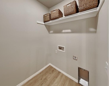 7020 Labelle Drive - Photo Thumbnail 17