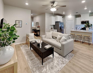 7020 Labelle Drive - Photo Thumbnail 5