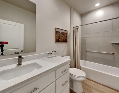 7020 Labelle Drive - Photo Thumbnail 15